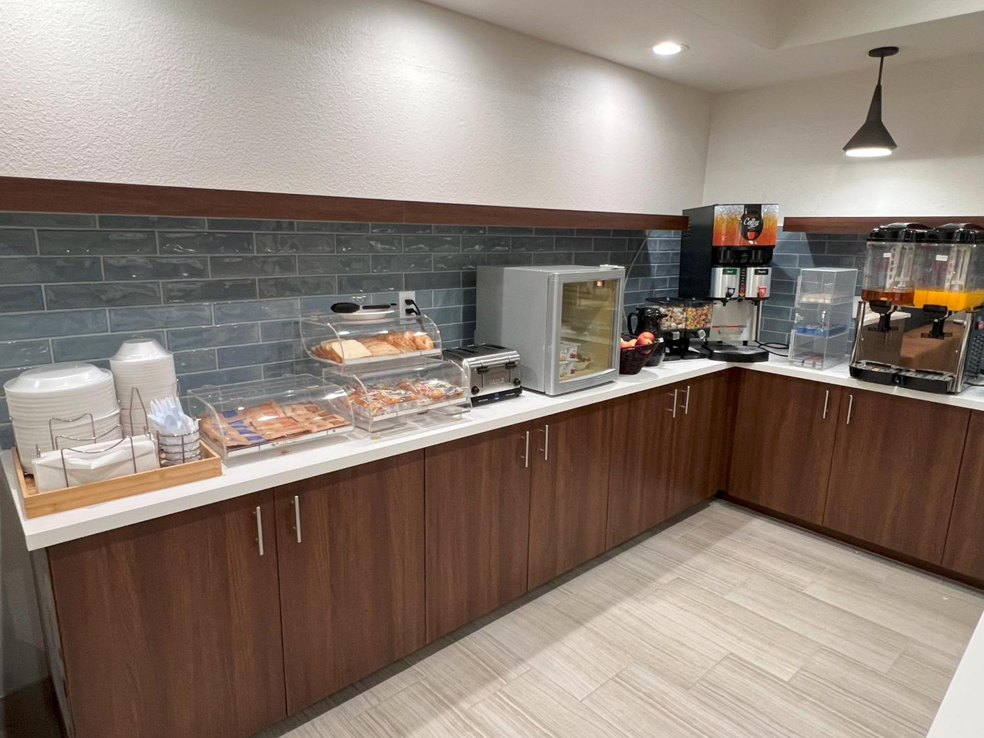 Отель Clarion Pointe Archdale Экстерьер фото