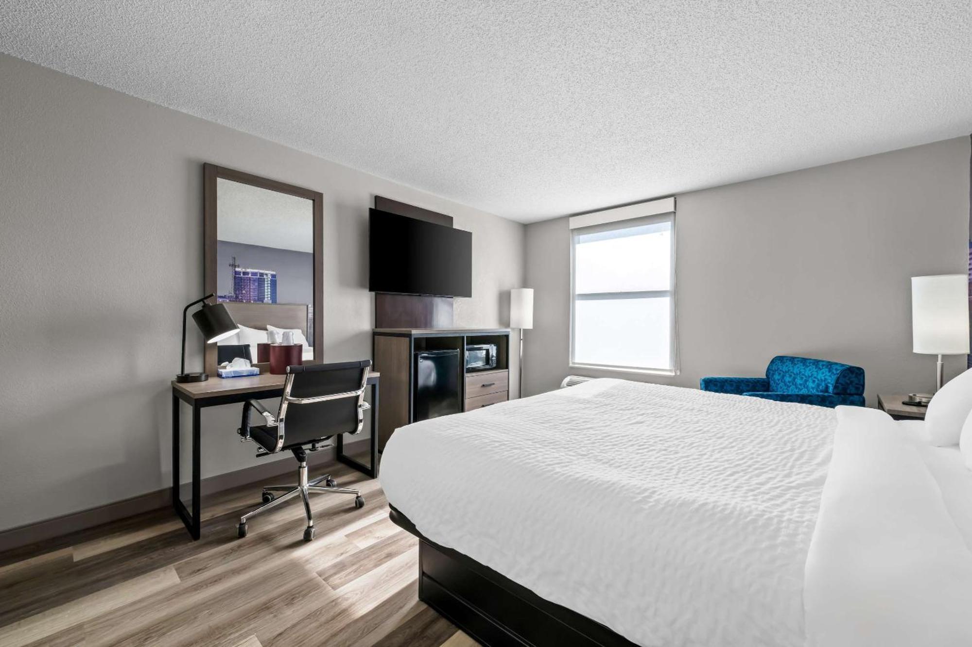 Отель Clarion Pointe Archdale Экстерьер фото