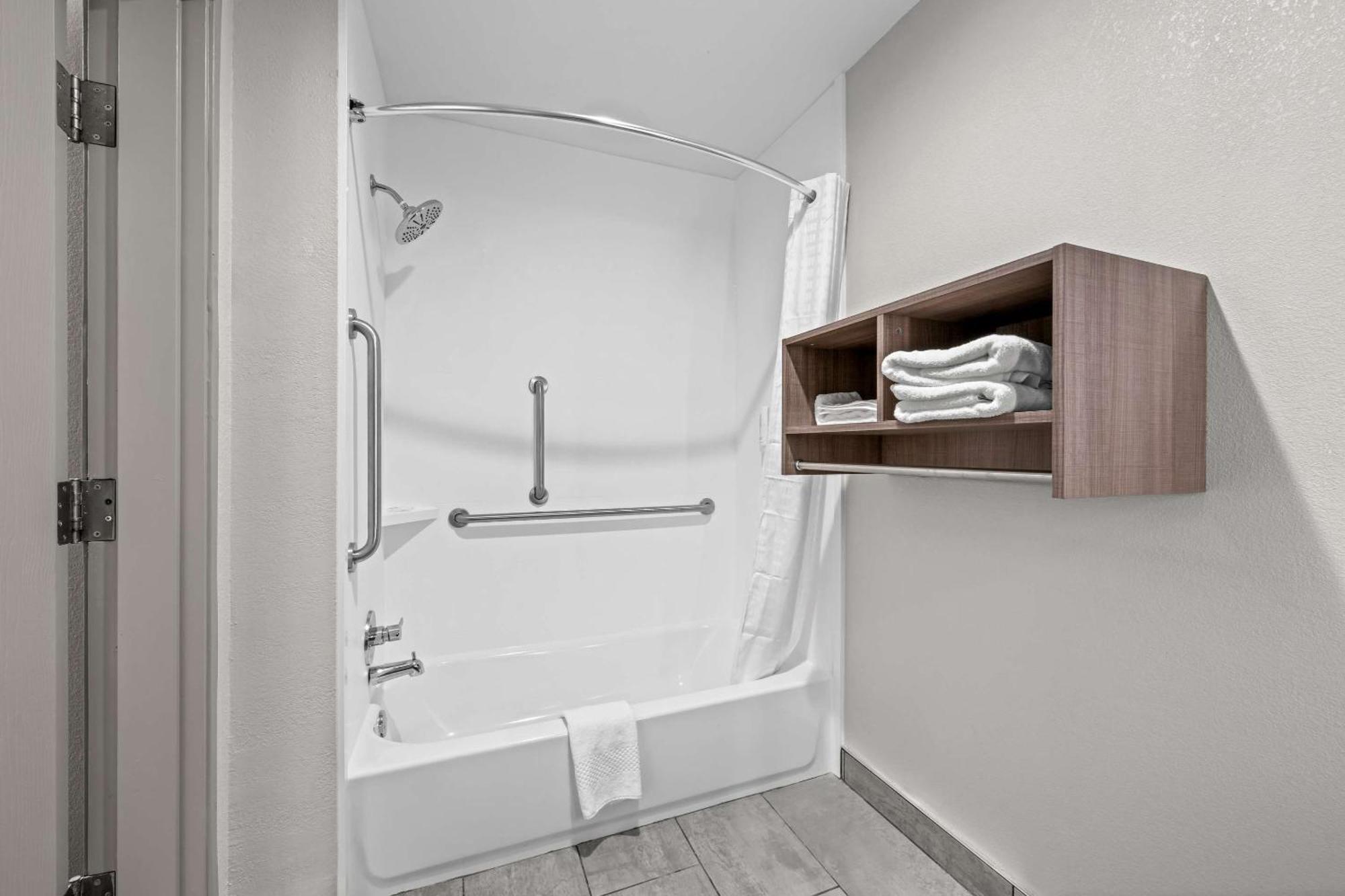 Отель Clarion Pointe Archdale Экстерьер фото